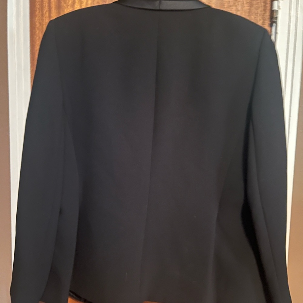 Tahari Elegant Black Women's Blazer - Picture 4 of 4